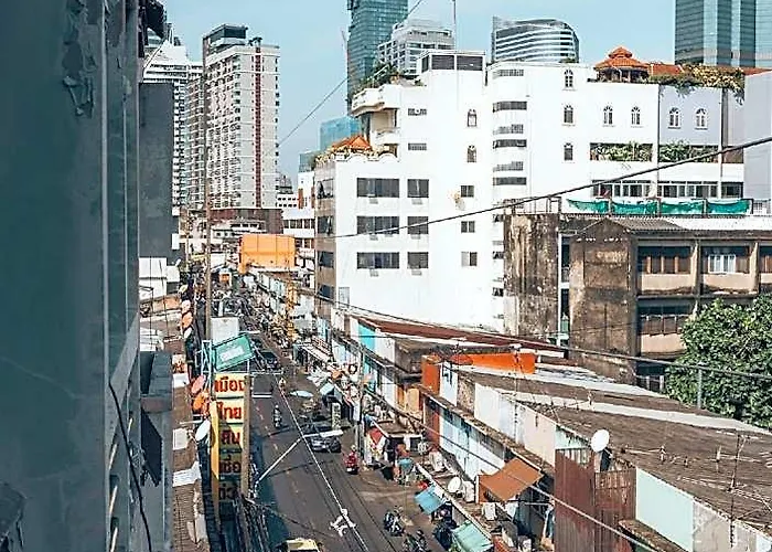 Haus Sathorn 11 בית הארחה